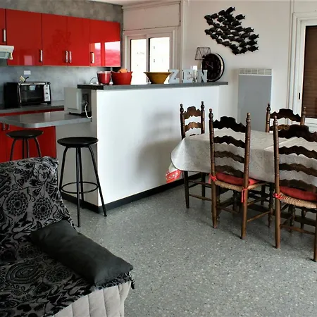 En Primera Linea De Mar, Av-06 Apartment
